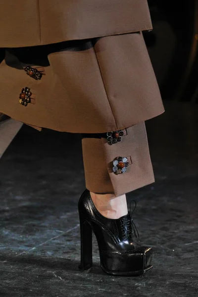 Look 3